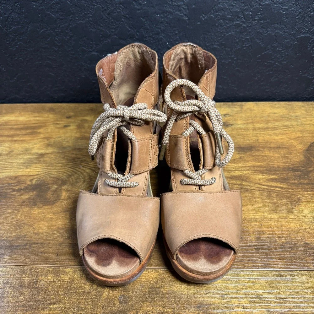 Sorel Joanie Lace NL2914-224 Tan Leather Wedge Sandals Womens Size 9